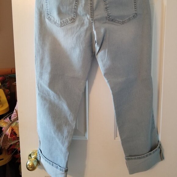 NWT Chico's The Ultimate Fit Crop Denim Size 0 - Picture 3 of 5